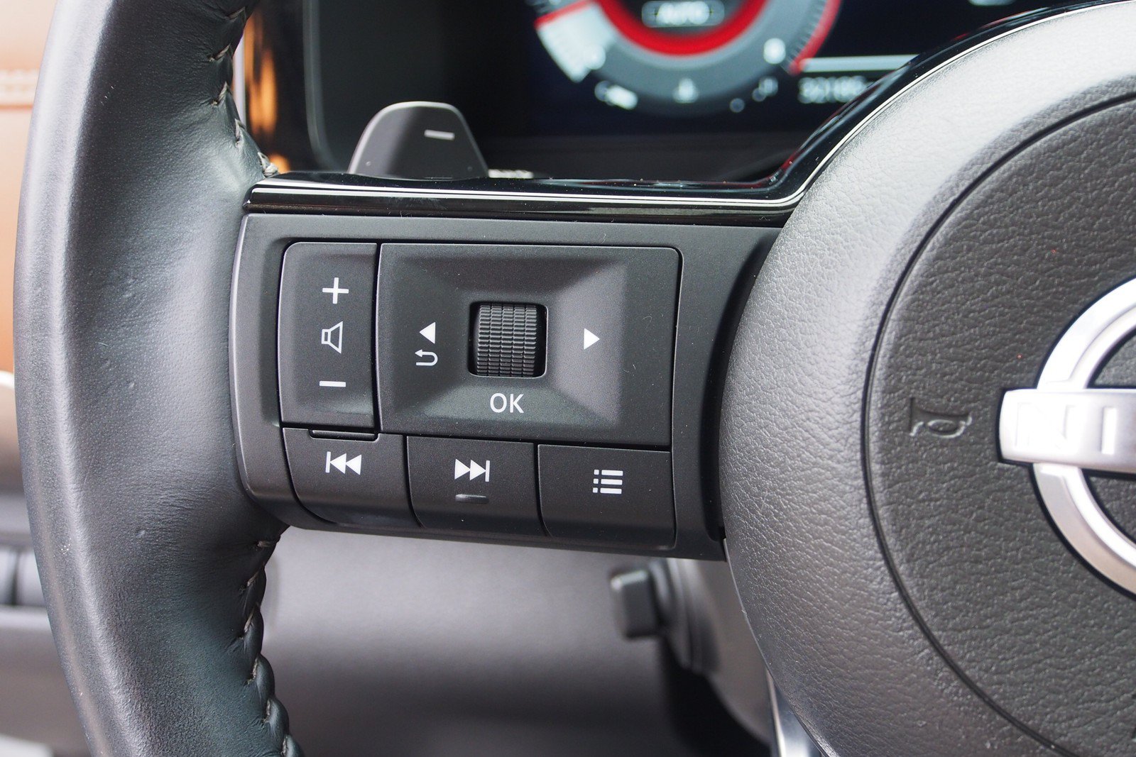 Used 2024 Nissan Pathfinder Platinum AWD/4WD image 27