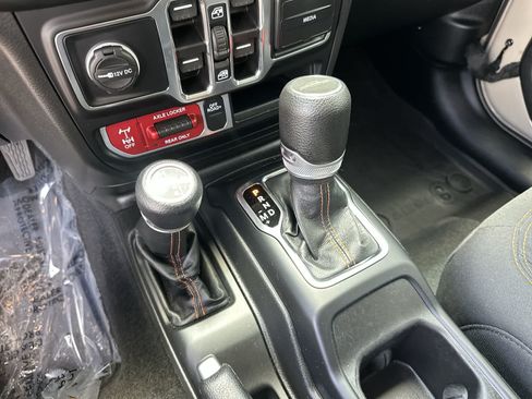 Used 2022 Jeep Gladiator Mojave w/ LED Lighting Group AWD/4WD image 22