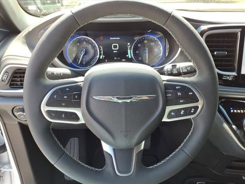 New 2026 Chrysler Pacifica Select image 11