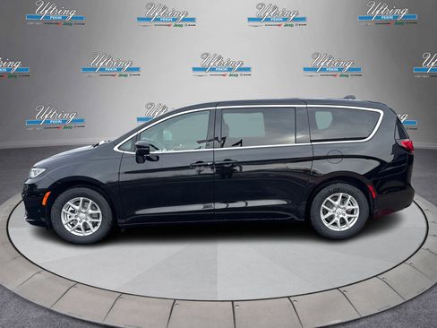 New 2026 Chrysler Pacifica Select image 6
