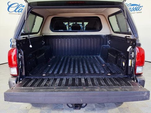 Used 2016 Toyota Tacoma TRD Sport image 22