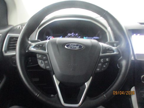 Used 2017 Ford Edge SEL w/ Equipment Group 201A AWD/4WD image 17