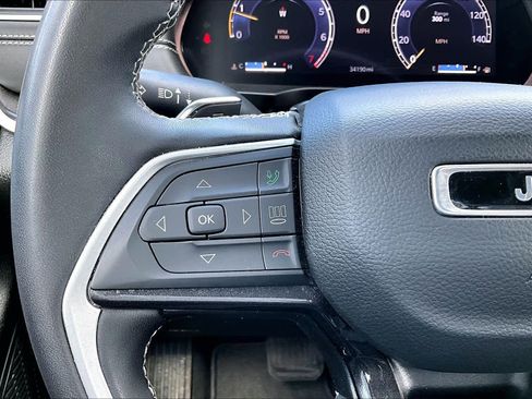 Used 2023 Jeep Grand Cherokee Laredo RWD image 22