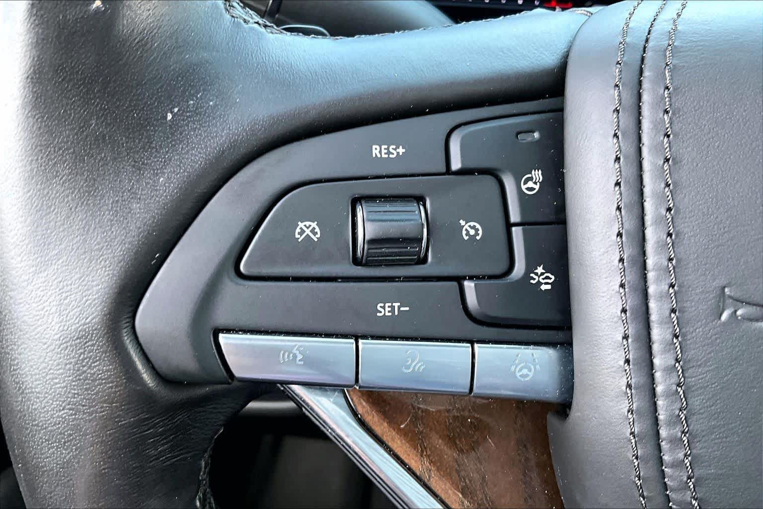 Used 2023 Cadillac Escalade Sport Platinum w/ LPO, ONYX Package AWD/4WD image 22