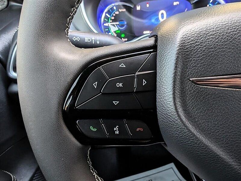Used 2023 Chrysler Pacifica Limited w/ S Appearance Package FWD image 21
