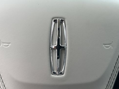 New 2026 Lincoln Aviator 2WD image 21