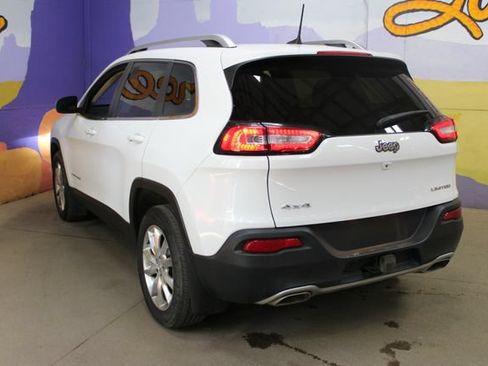 Used 2016 Jeep Cherokee Limited w/ Luxury Group AWD/4WD image 6