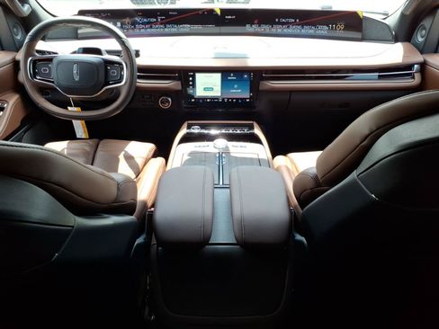 New 2026 Lincoln Navigator Reserve AWD/4WD image 10