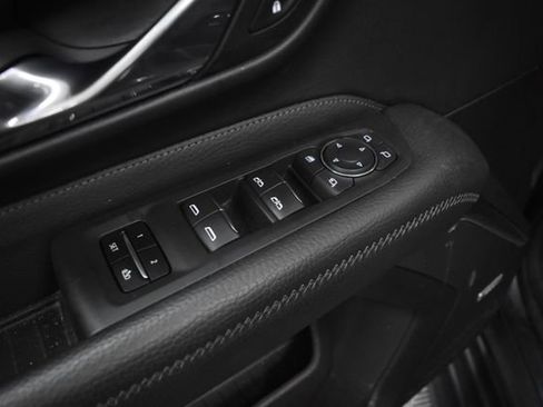 Used 2021 GMC Yukon XL Denali image 13