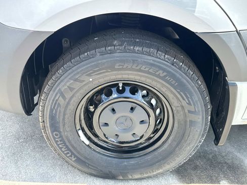 Used 2025 Mercedes-Benz Sprinter 2500 image 17