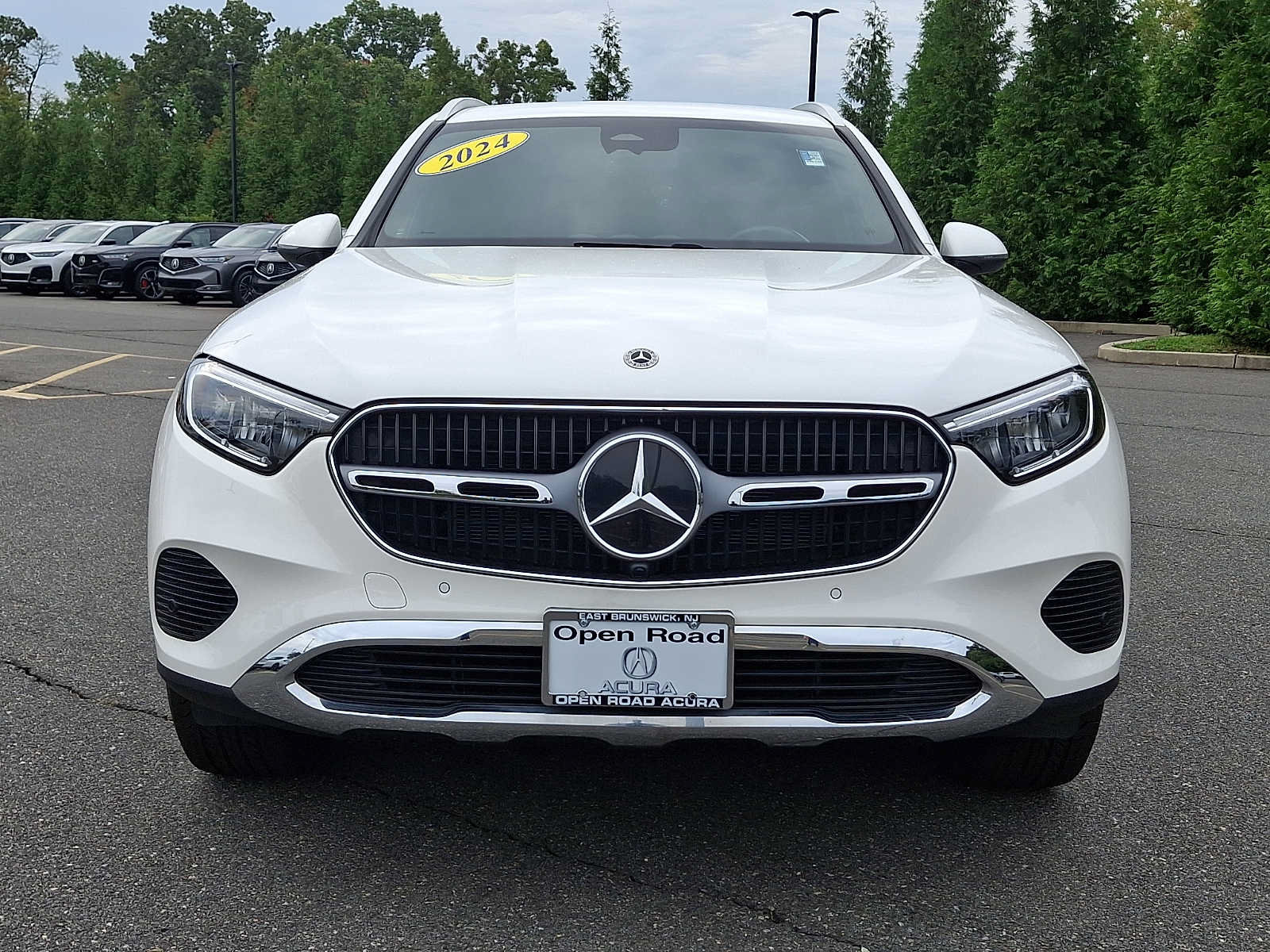 Used 2024 Mercedes-Benz GLC 300 4MATIC image 2
