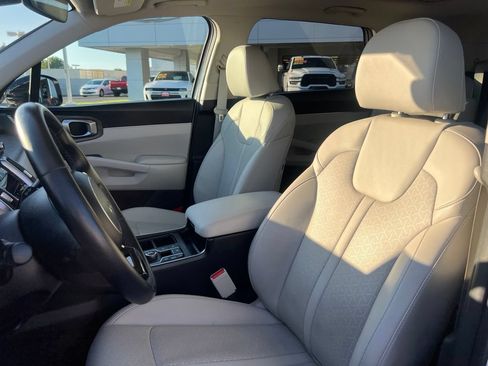 Used 2023 Kia Sorento EX w/ Panoramic Sunroof Package FWD image 27