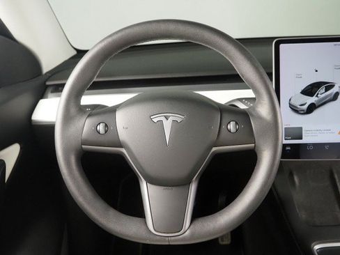 Used 2021 Tesla Model Y Long Range AWD/4WD image 18