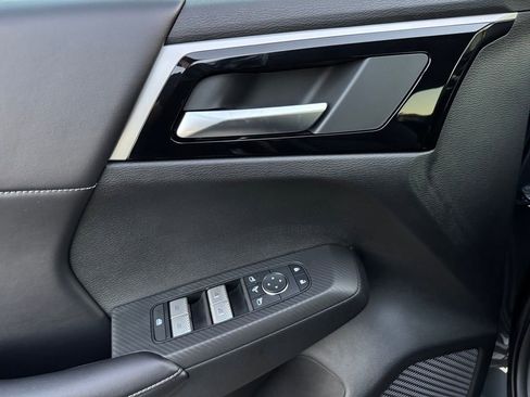 New 2025 Mitsubishi Outlander SE image 30