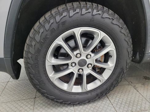 Used 2015 Jeep Grand Cherokee Limited w/ Luxury Group II image 32