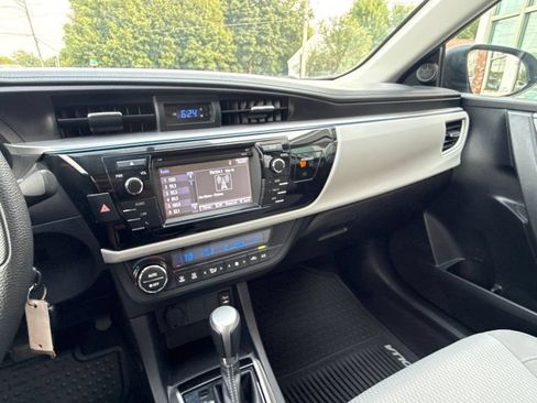 Used 2014 Toyota Corolla LE FWD image 24