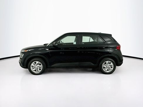 Used 2023 Hyundai Venue SE w/ Cargo Package FWD image 4