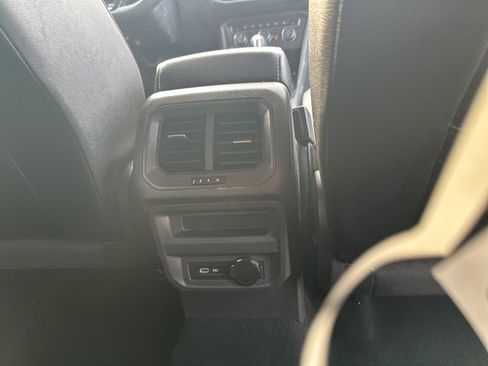 Used 2021 Volkswagen Tiguan SE image 8