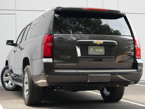 Used 2015 Chevrolet Suburban LTZ RWD image 5