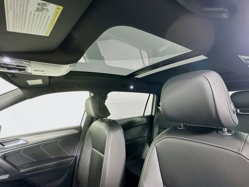 Used 2022 Volkswagen Tiguan SE R-Line image 24