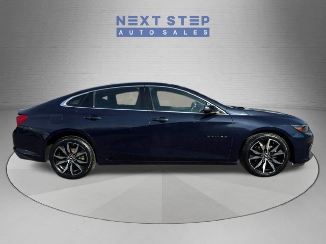 Used 2017 Chevrolet Malibu LT FWD image 9