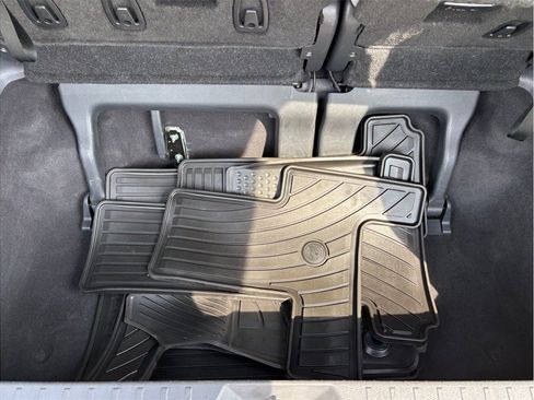 Used 2023 Toyota Sienna XLE FWD image 47