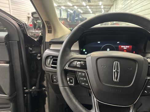 Used 2022 Lincoln Nautilus AWD image 14