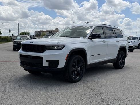 New 2025 Jeep Grand Cherokee L Altitude RWD image 4