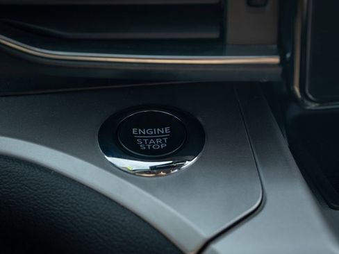 Used 2022 Ford Explorer XLT w/ Equipment Group 202A image 34