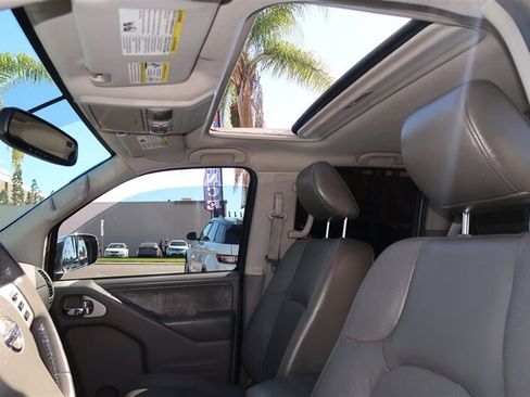 Used 2019 Nissan Frontier SL image 5