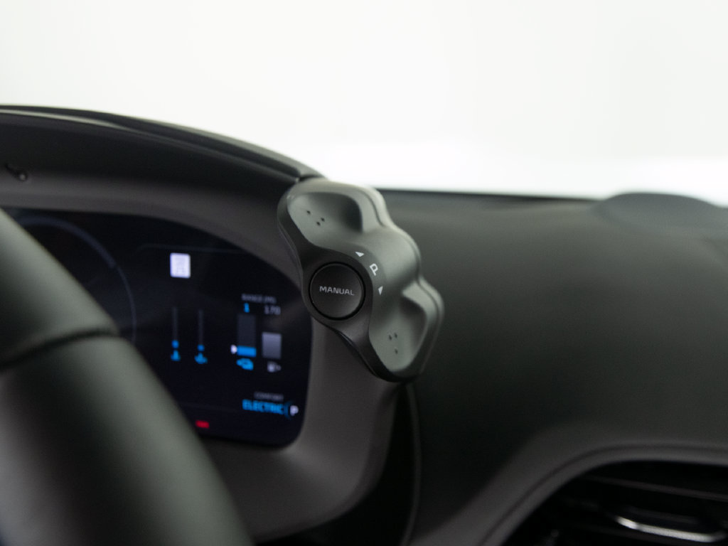 Used 2025 McLaren Artura Spider RWD image 18