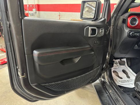 Used 2019 Jeep Wrangler Unlimited Rubicon AWD/4WD image 13