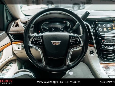 Used 2016 Cadillac Escalade Luxury AWD/4WD image 26