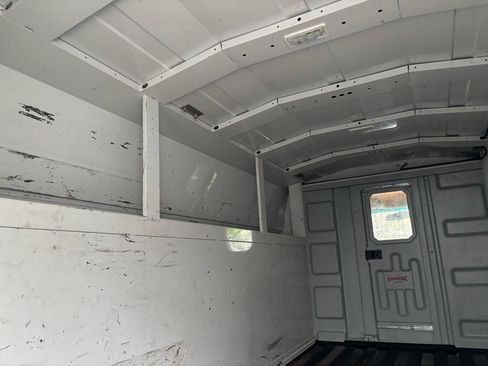 Used 2017 Chevrolet Express 3500 RWD image 15