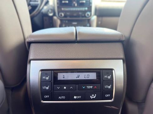 Used 2023 Lexus GX 460 Luxury AWD/4WD image 15