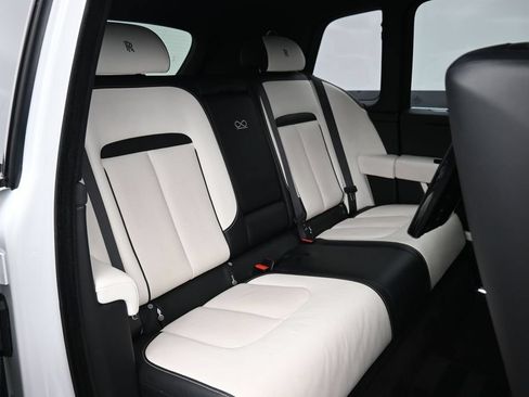 Used 2021 Rolls-Royce Cullinan Black Badge AWD/4WD image 29