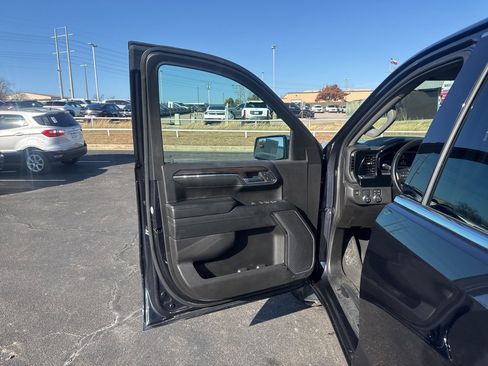 Used 2024 GMC Sierra 1500 SLT image 9