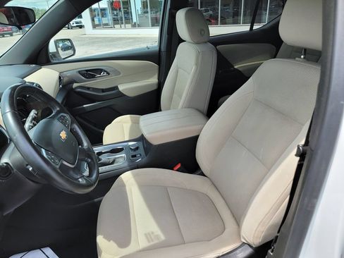 Used 2022 Chevrolet Traverse LT FWD image 20