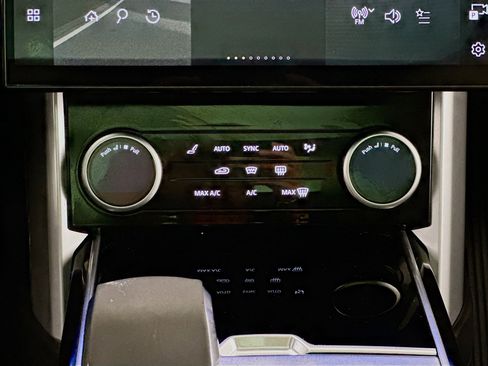 Used 2023 Land Rover Range Rover SE image 13