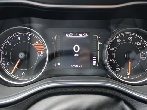 Used 2019 Jeep Cherokee Latitude Plus w/ Comfort/Convenience Group AWD/4WD image 44