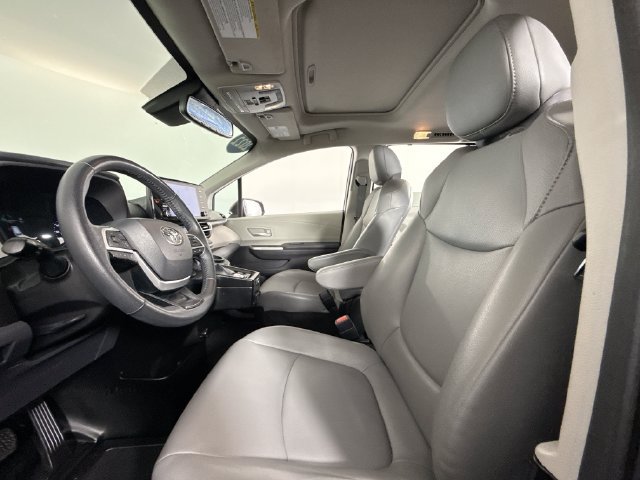 Used 2022 Toyota Sienna XLE FWD image 5