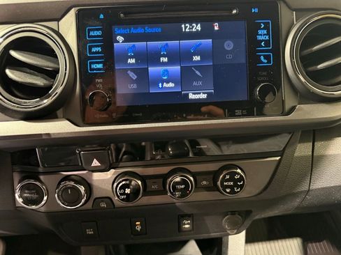 Used 2017 Toyota Tacoma TRD Sport w/ Tow Package (A/T) AWD/4WD image 24