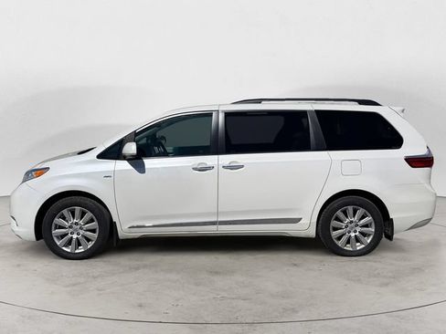 Used 2017 Toyota Sienna XLE w/ XLE Navigation Package AWD/4WD image 2