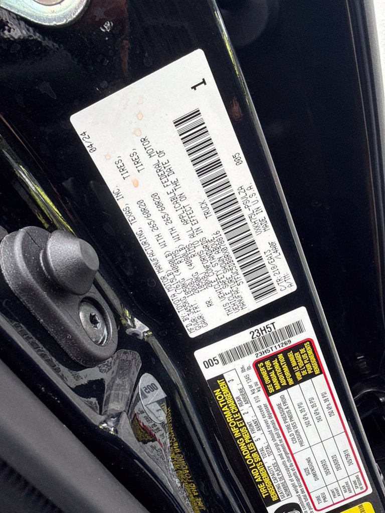 Used 2024 Toyota Tundra Limited AWD/4WD image 32