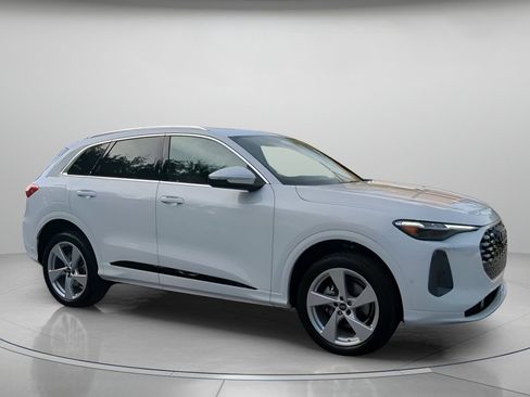 Used 2025 Audi Q5 Premium Plus AWD/4WD image 35