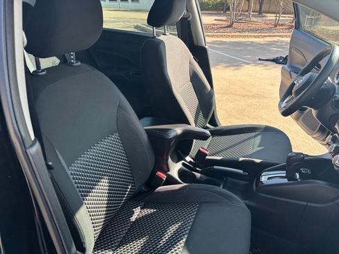 Used 2020 Nissan Versa S image 17