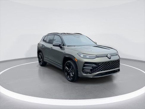 New 2026 Volkswagen Tiguan SE R-Line AWD/4WD image 2