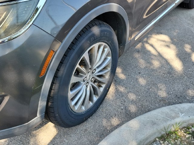 Used 2018 Lincoln MKX Select w/ Select Plus Package FWD image 4