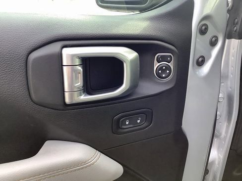 Used 2023 Jeep Wrangler Unlimited Sahara image 10