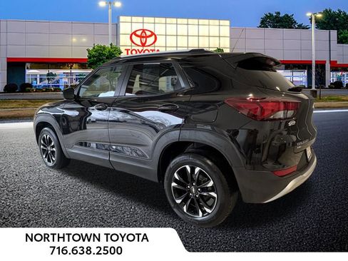 Used 2023 Chevrolet TrailBlazer LT w/ Convenience Package image 3